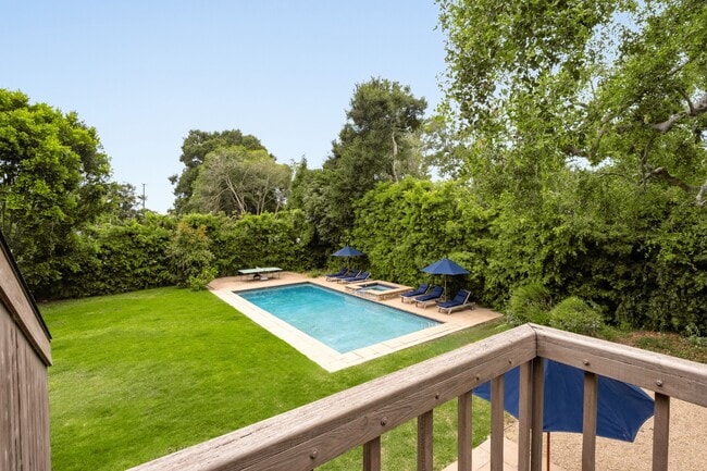 Building Photo - 1539 Miramar Ln