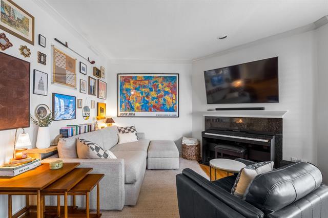 Building Photo - 3208 Cole Ave