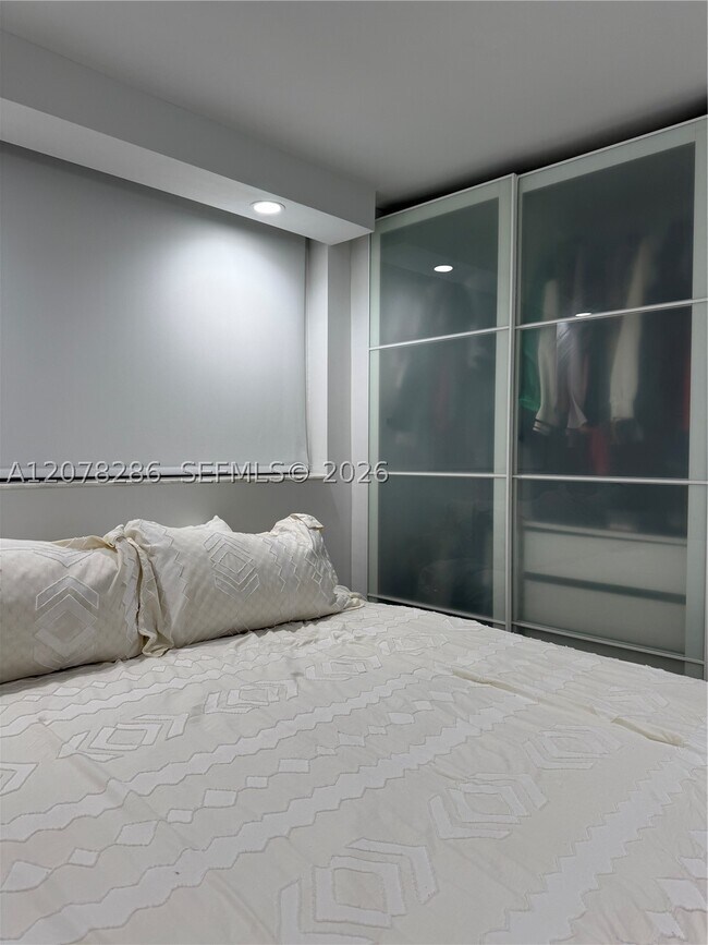 Building Photo - 401 Ocean 325