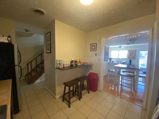 Building Photo - 2 Bed 2.5 Bath Condo