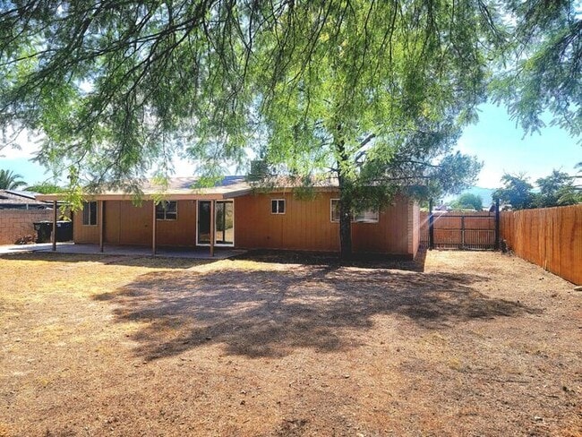 Building Photo - 3702 S Avenida De Las Palmas