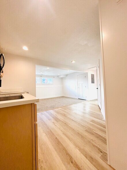 Kitchen and Lounge - 4459 S Butterfield St