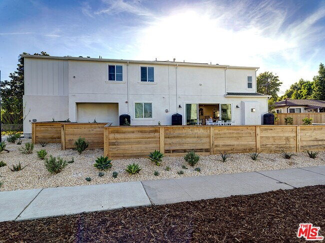 Building Photo - 5600 W 78th St