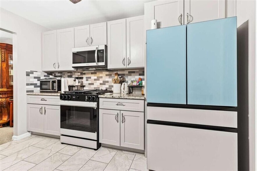 Building Photo - 7155 Laurel Creek Dr