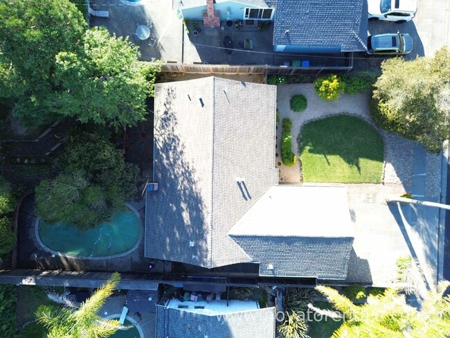 Building Photo - 2665 Center Rd