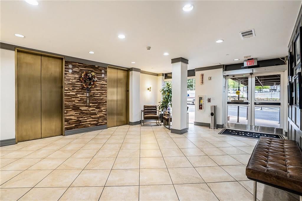 Building Photo - 1101 Juniper St NE