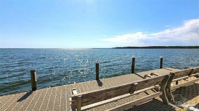 Building Photo - Bright and beautiful home in Windward Cove...