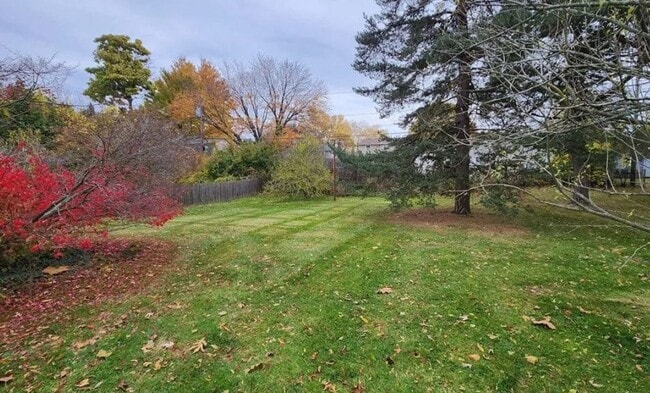 Building Photo - Charming 3-Bedroom Home with Large Backyard For Rent!