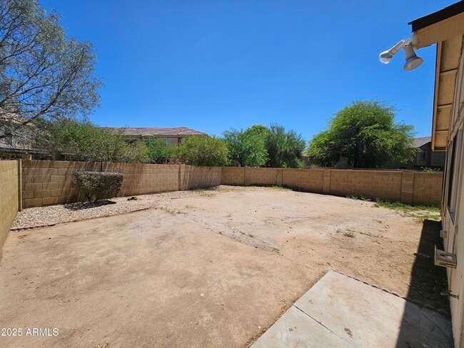 Building Photo - 3040 E Bluefield Ave