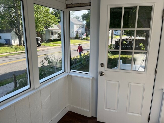 Building Photo - Fully Remodeled Cape Style Home in Manchester, CT