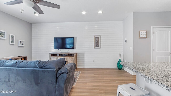 Building Photo - 7450 Shadow Lake Dr