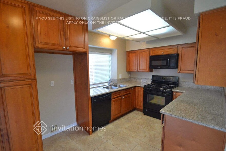 Building Photo - 16371 Hazelwood Ct