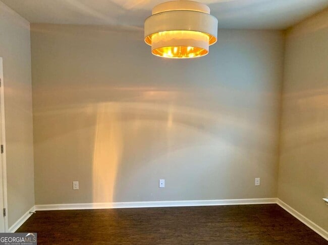 Building Photo - 1370 Long Acre Dr