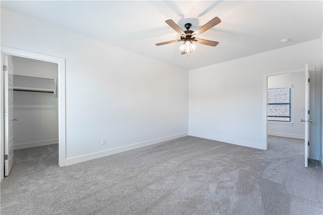 Building Photo - 6306 SW Luna Ln