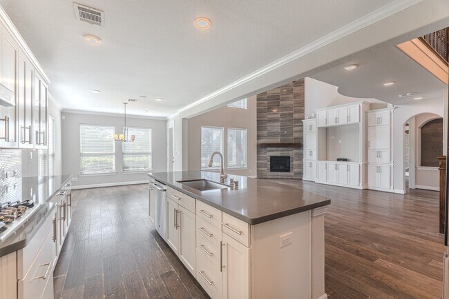 Building Photo - 6 Winter Thicket Pl