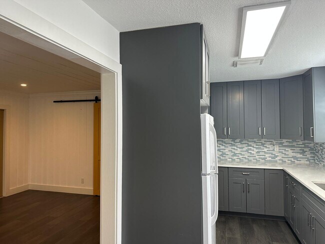 Building Photo - 2940 Cherokee Rd