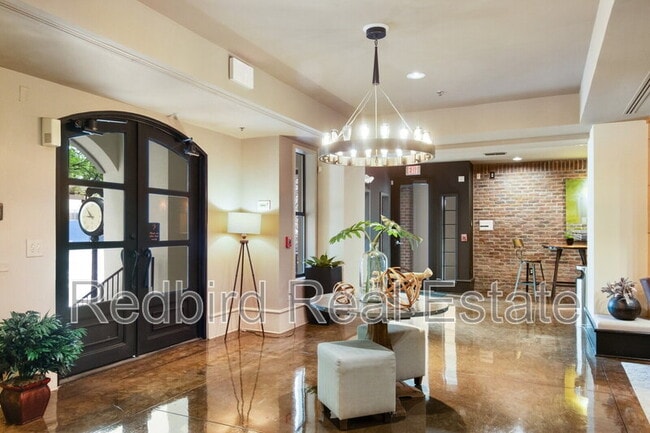 Building Photo - 1803 Broadway