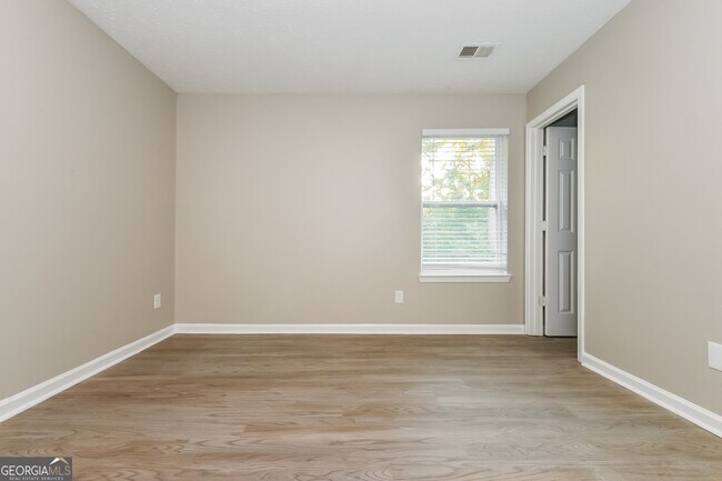 Building Photo - 35 Pinecone Ct