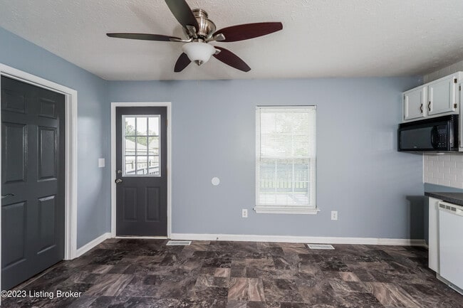 Building Photo - 249 Drake Dr