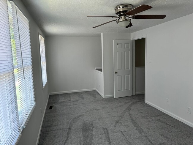 Building Photo - Good Value 3 BR / 1.5 Bath Glen Allen Townhome with Fenced Yard