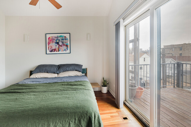 Master Bedroom with Cathedral Cielings - 1915 S Racine Ave