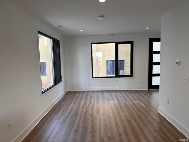 Building Photo - 1112 Nova St