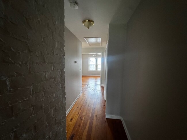 Building Photo - 5103 Gifford Ave