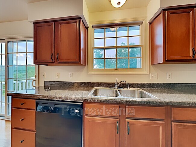 Building Photo - 114 Castle View Dr