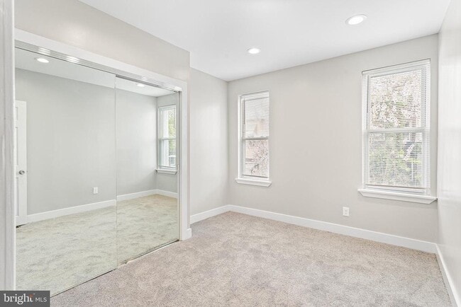 Building Photo - 544 N Allison St