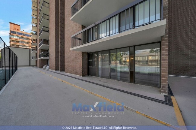 Building Photo - NEWLY REMODELED FLOORING!! Salt Lake City - Heart of Downtown - 2BD - 2BTH - 1GAR PARKING