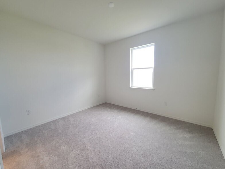 Building Photo - 1346 Normandy Dr