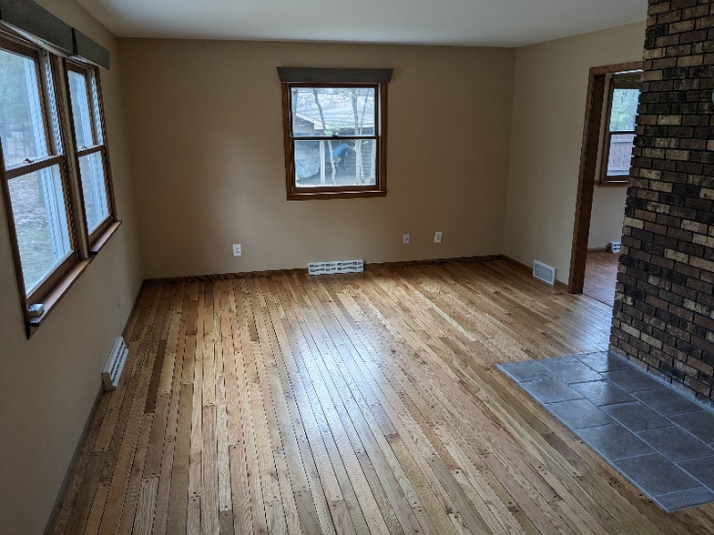 Building Photo - 9815 Wintergreen Dr