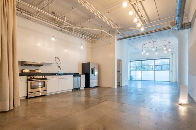 Building Photo - 530 Molino St