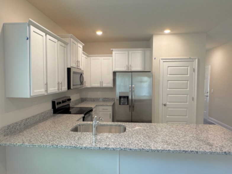 Building Photo - 13776 Shea Cir