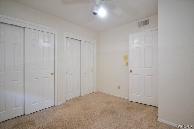 Building Photo - 2911 Country Club Dr