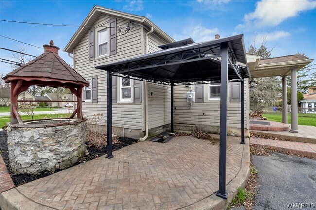 Building Photo - 9060 Main St