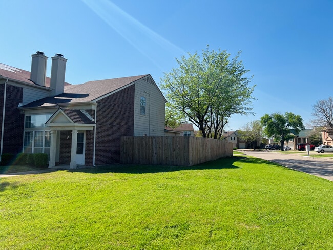 Building Photo - 1504 Beach Ln