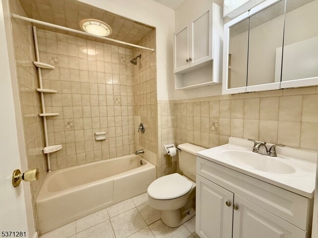 Building Photo - 46 Riggs Pl