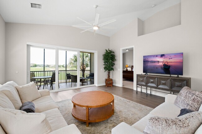 Building Photo - 3 Bed + Flex, 3 Bath 2,686 Sq Ft - Top Floor Coach Home