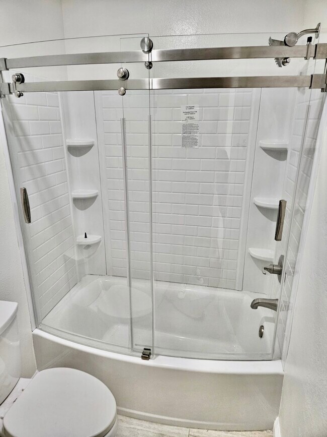 2nd Full Bathroom - 2118 Obarr Pl