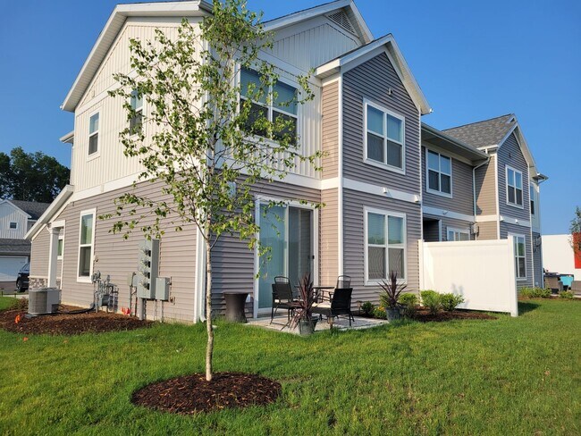 Building Photo - Two Bedroom Townhome