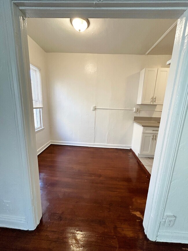 Building Photo - 1523 N McCadden Pl
