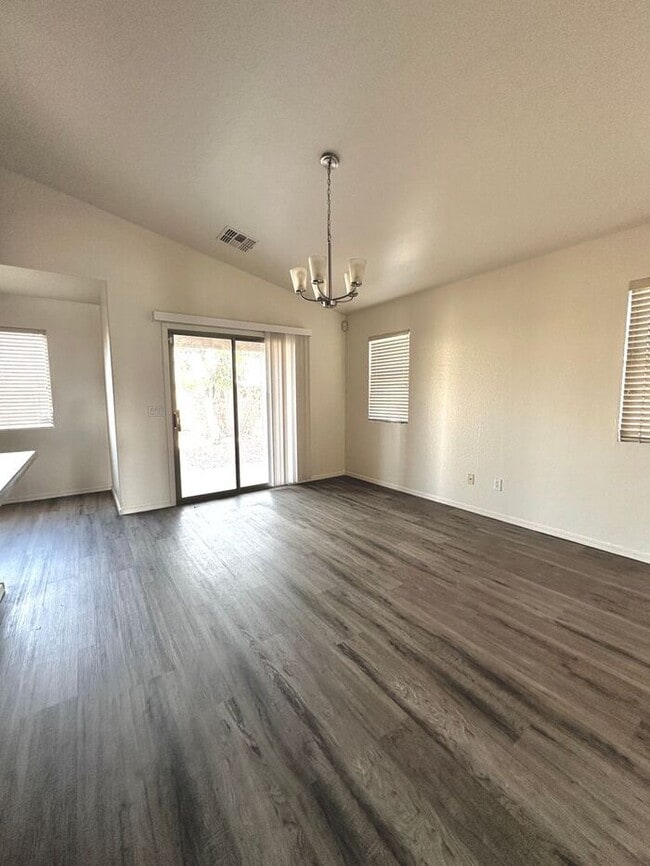 Building Photo - New Flooring! Single level 3 bed in Camelback Ranch!