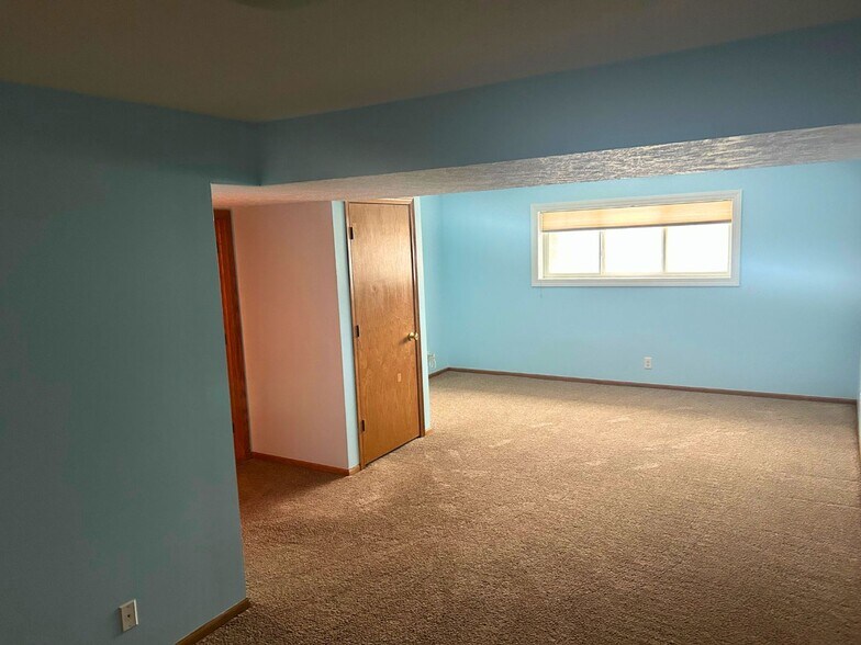 Building Photo - 5310 S 78th St