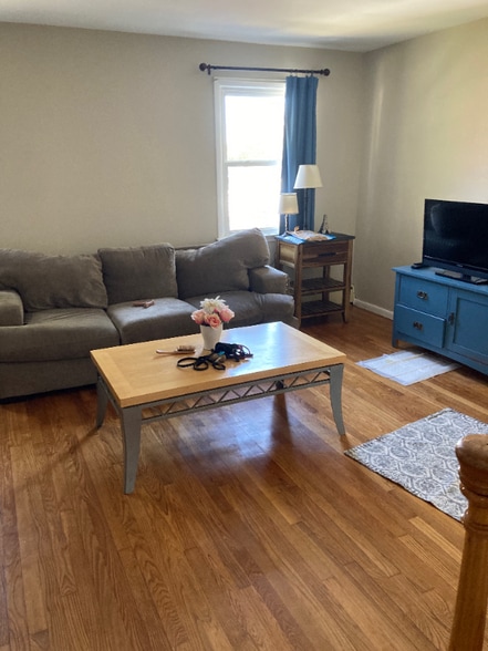 Building Photo - 415 Clark St