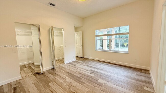 Building Photo - 964 Tanglewood Cir