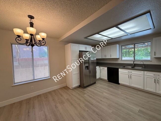 Building Photo - 43837 David St