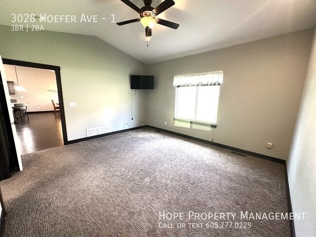Building Photo - 3028 Hoefer Ave
