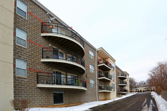 Building Photo - Canes Manor