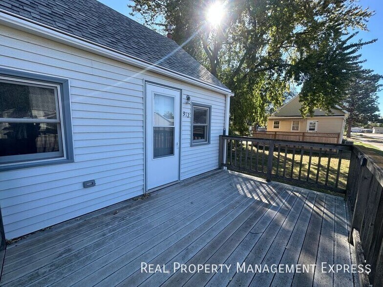 Building Photo - 2 Bedroom, 2 Bath home in Brandon, SD